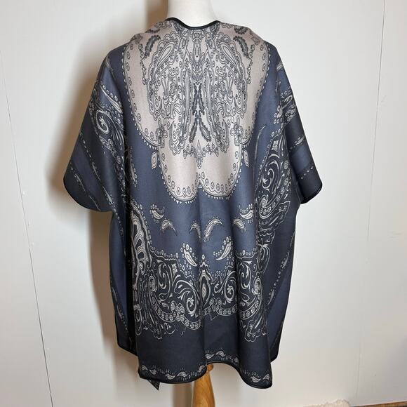 Gray Cream Shawl Cape Reversable With Feather Tassels NWT - Picture 2 of 7